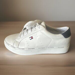 Tommy Hilfiger Women's Henissly Sneaker Size 9M White Lace up Casual Tennis Shoe